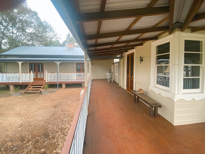 Verandah and bay window by Andrew Lindner Painting, Newcastle painters