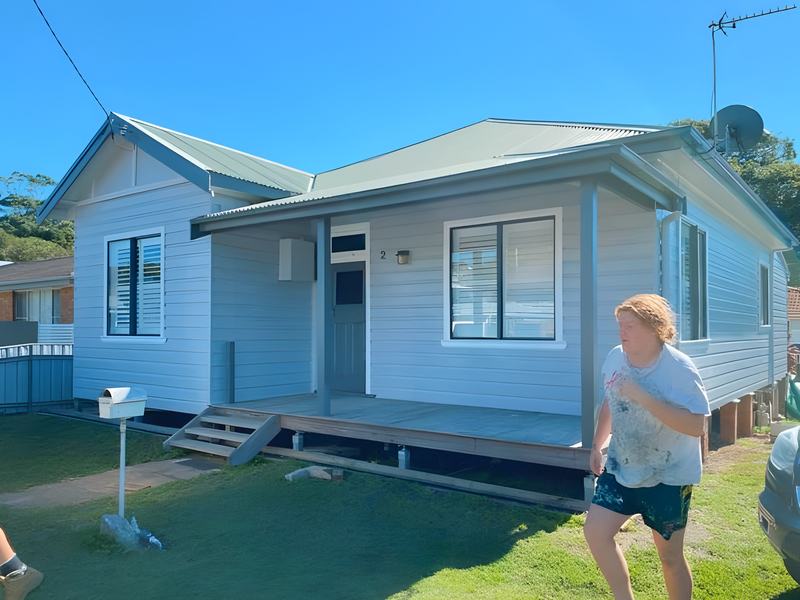 Weatherboard home exterior by Andrew Lindner Painting, Newcastle painters