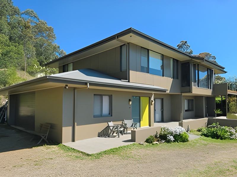 Rendered two storey home by Andrew Lindner Painting, Newcastle painters
