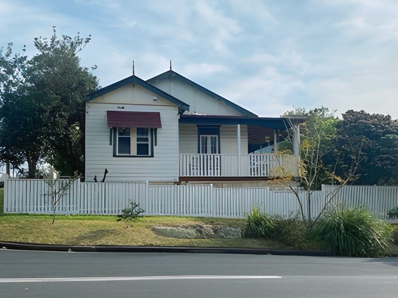 Federation cottage and fence by Andrew Lindner Painting, Newcastle painters
