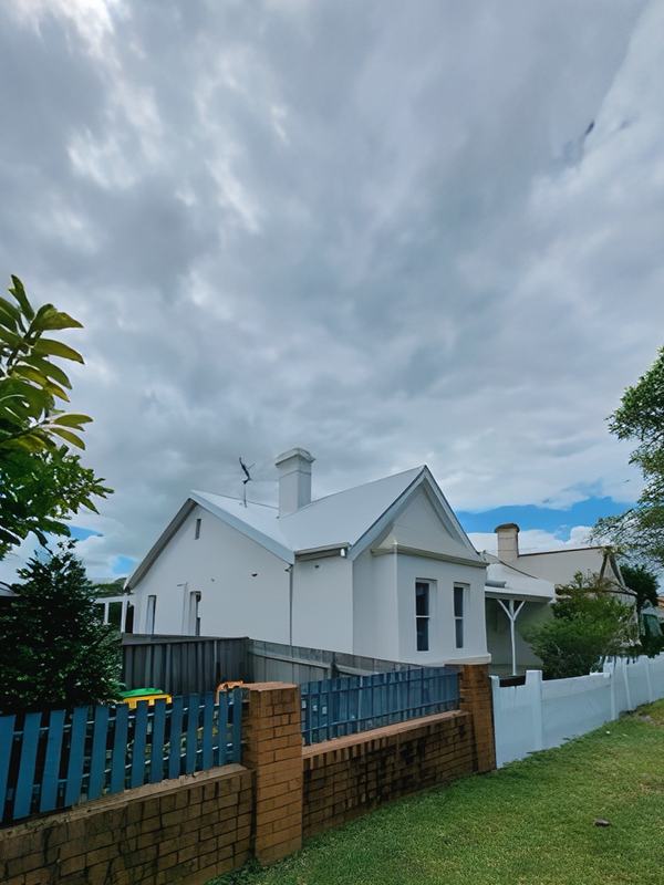 Weatherboard cottage exterior by Andrew Lindner Painting, Newcastle painters